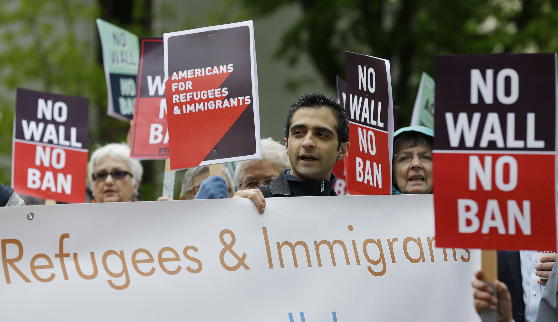4th Circuit keeps block of Trump’s travel ban