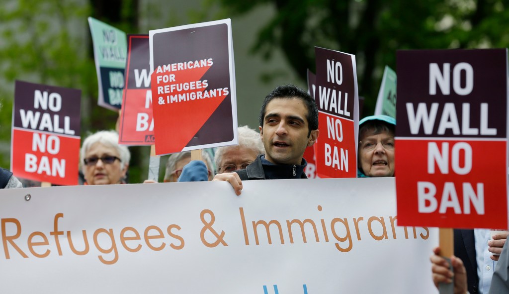 4th Circuit keeps block of Trump’s travel ban