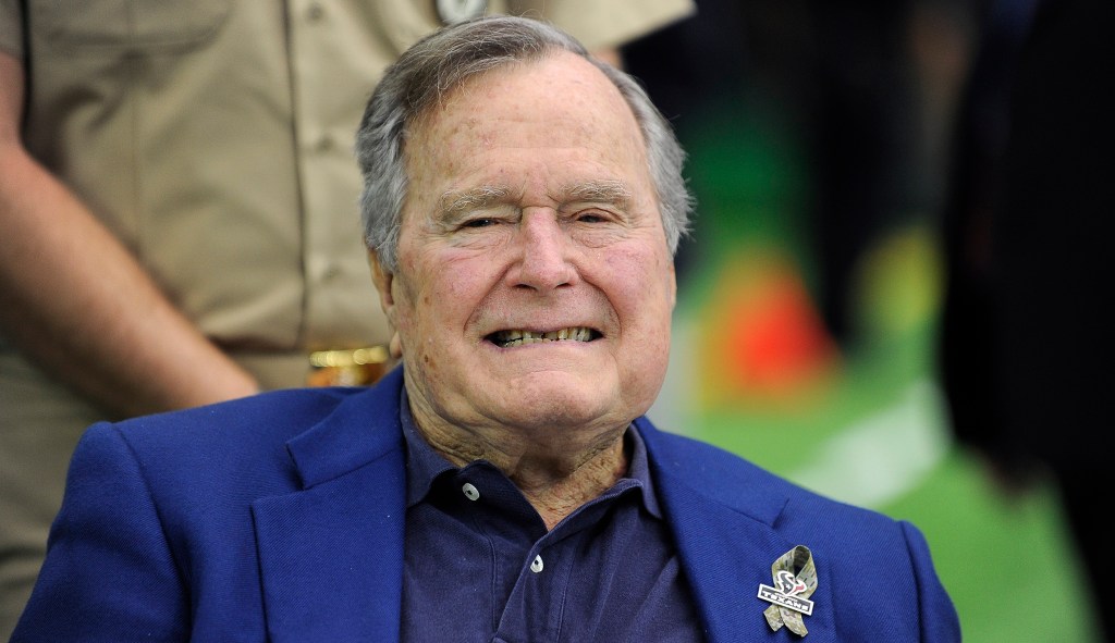 George H.W. Bush arrives in Maine for the summer