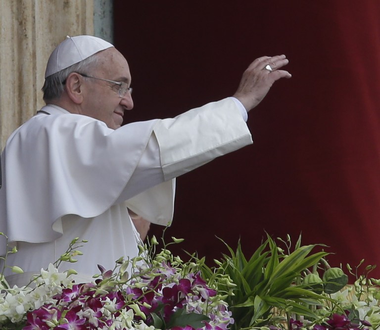 Pope Francis delivers the Urbi et Orbi (to the city and to the world) blessing at the end of the Easter Sunday Mass in St. Peter's Square at the Vatican, Sunday, April 5, 2015. (AP Photo/Alessandra Tarantino)