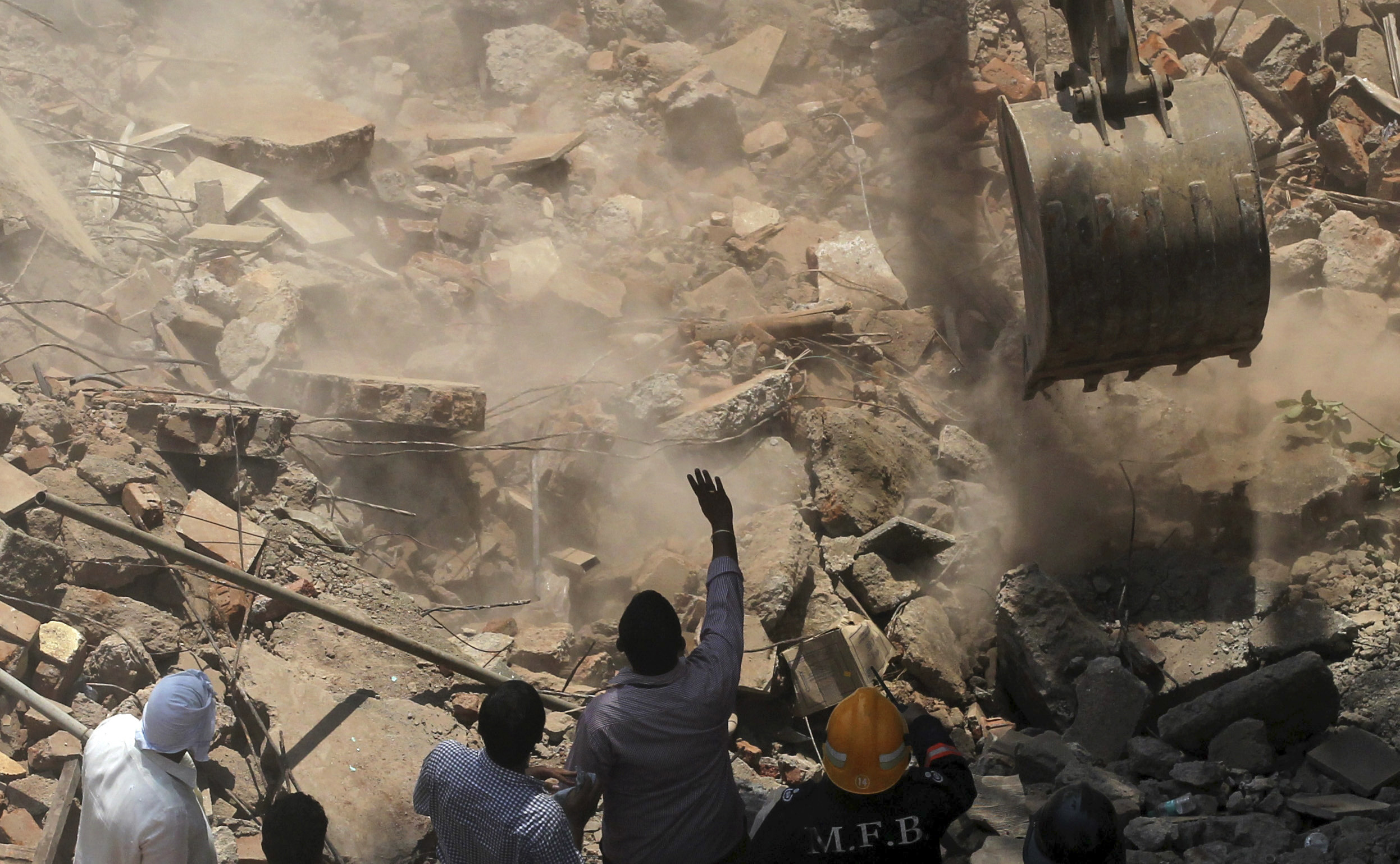 Mumbai building collapse kills 7