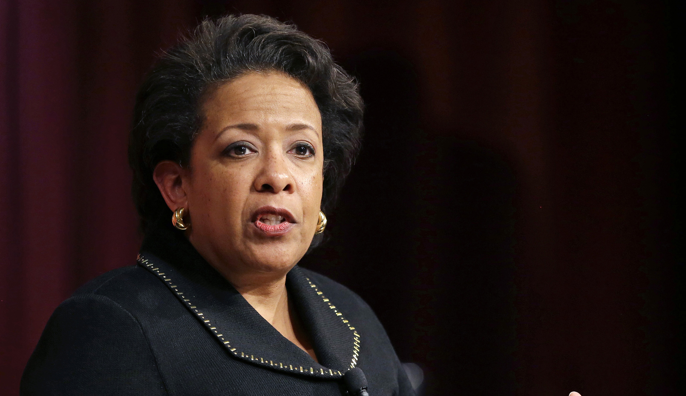 Loretta Lynch denies promising Clinton campaign staffer FBI email investigation wouldn’t ‘go too far’