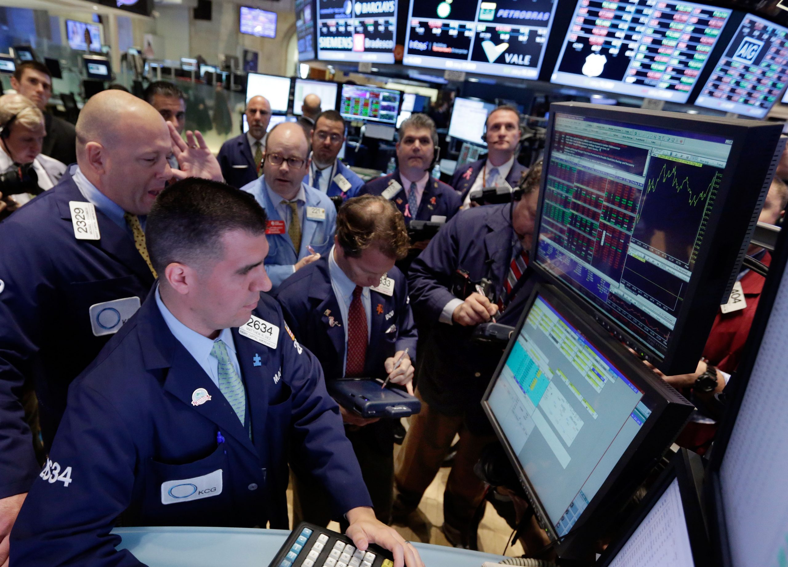 U.S. sees limited economic harm from past budget crises