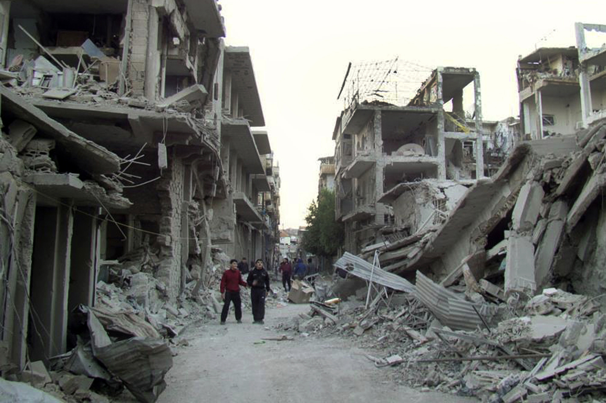 Syria activists say evacuations from Homs delayed