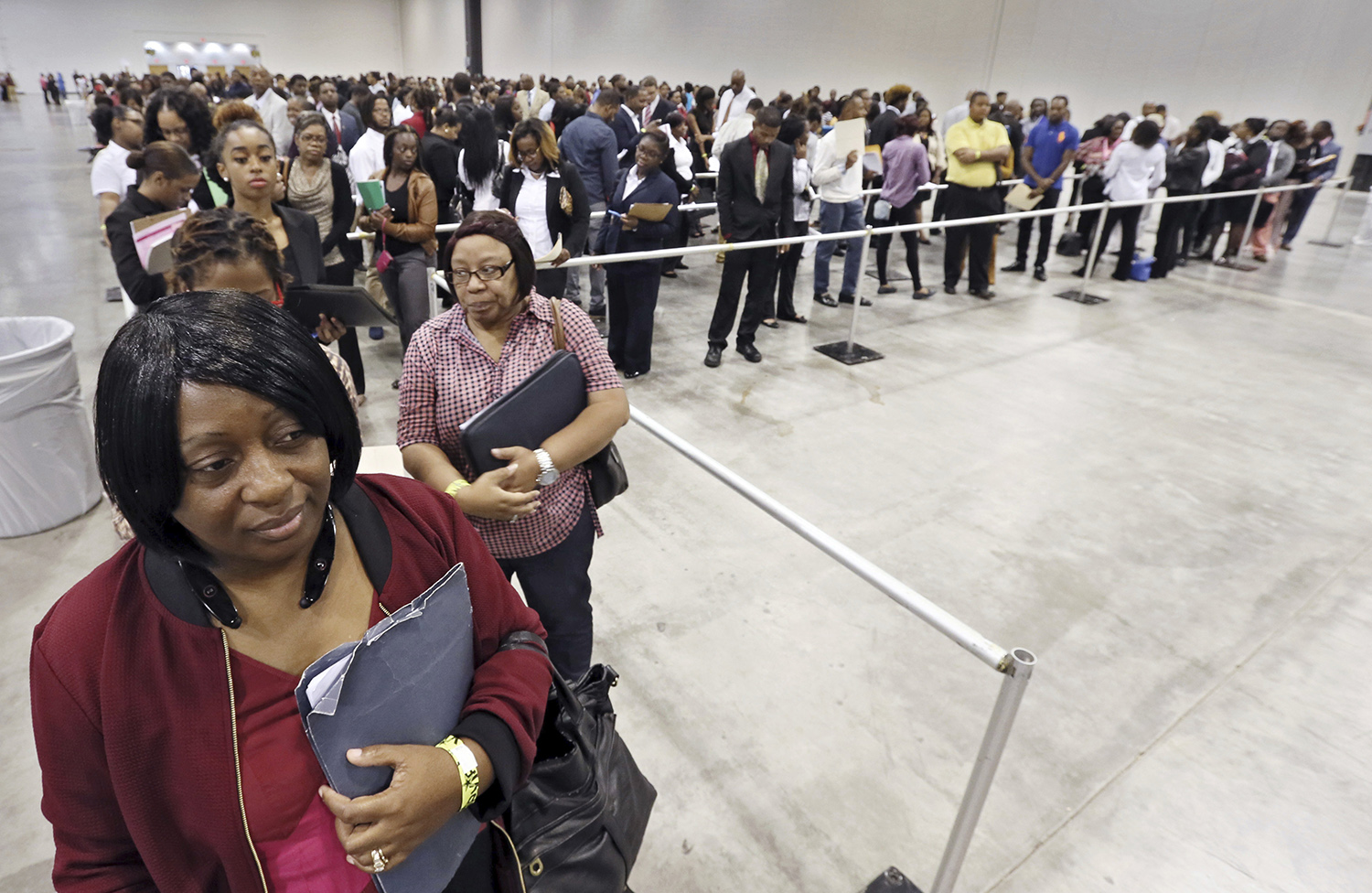 Total unemployment benefit claims fall to lowest level since 2000