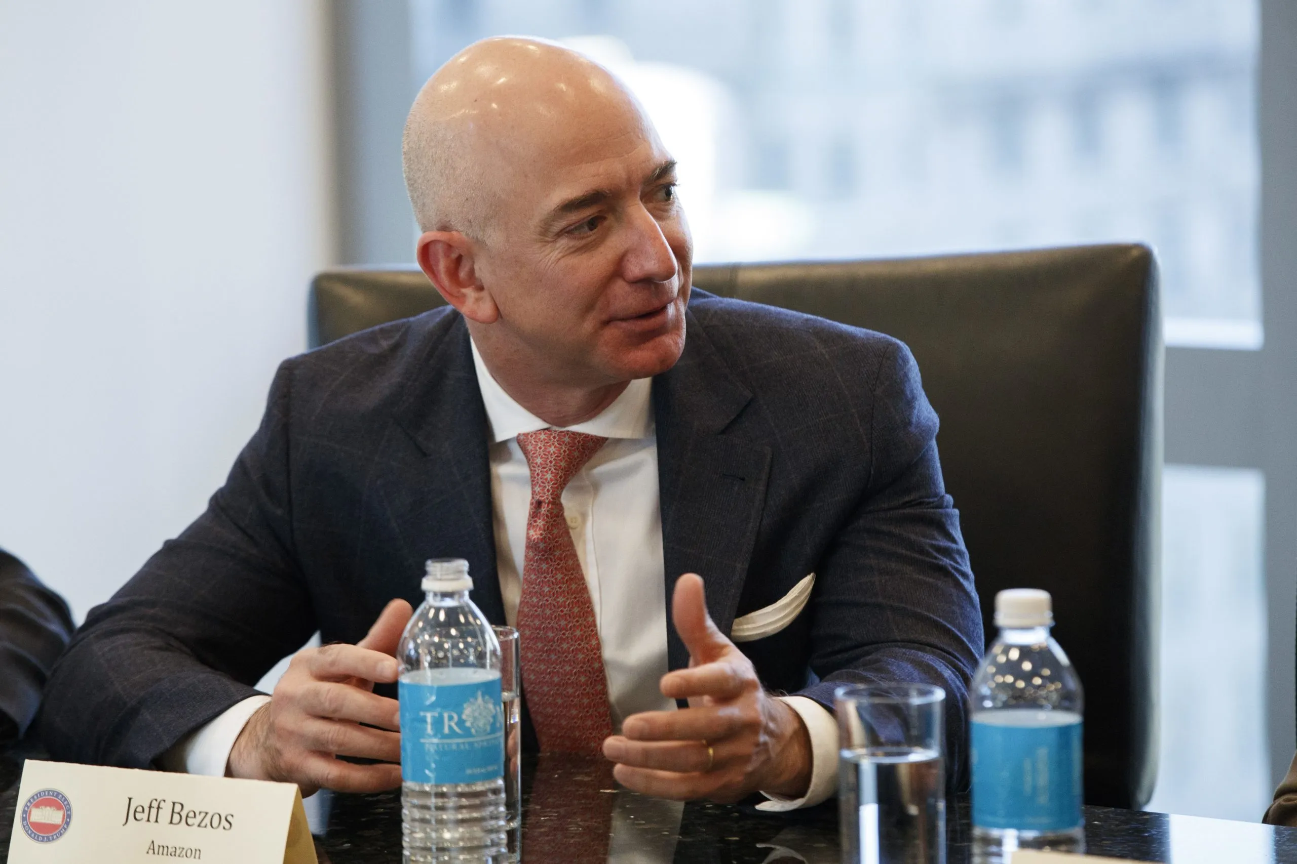 Amazon caught in political crossfire as market value nears $1 trillion