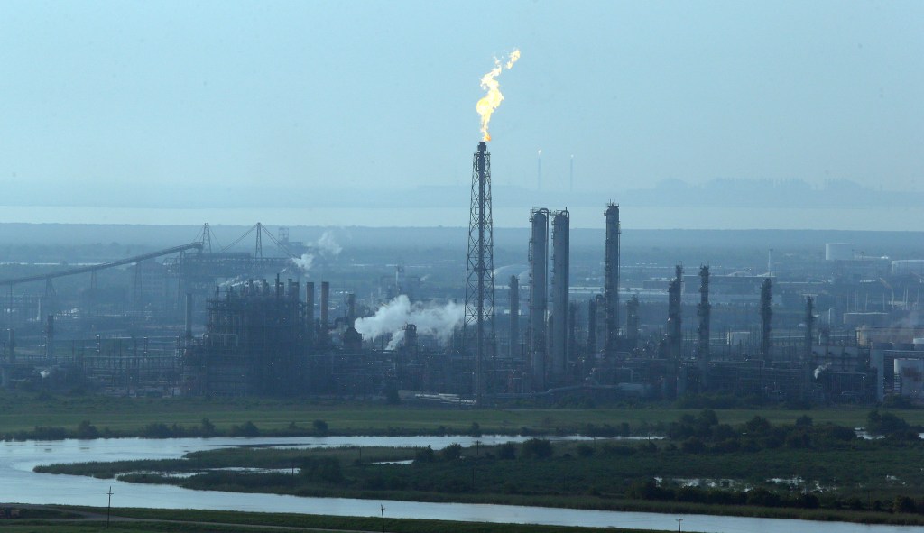 Largest US refinery slowly comes back to life after Harvey
