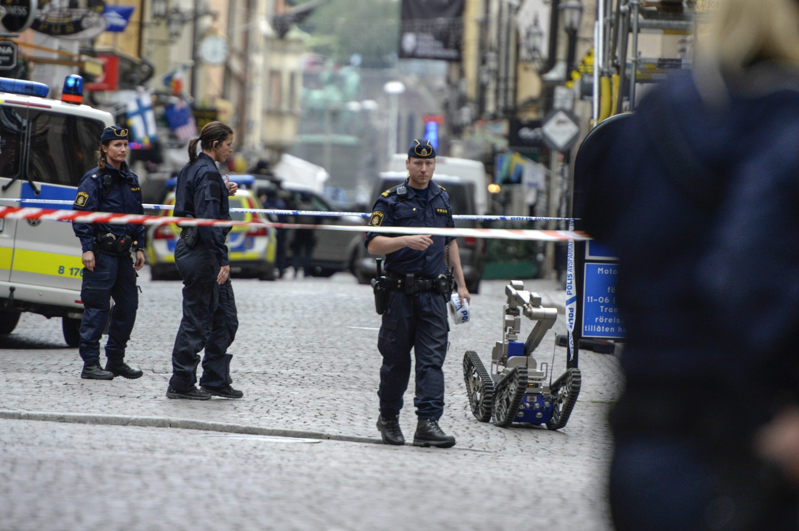 Stockholm’s old town shut down in bomb scare