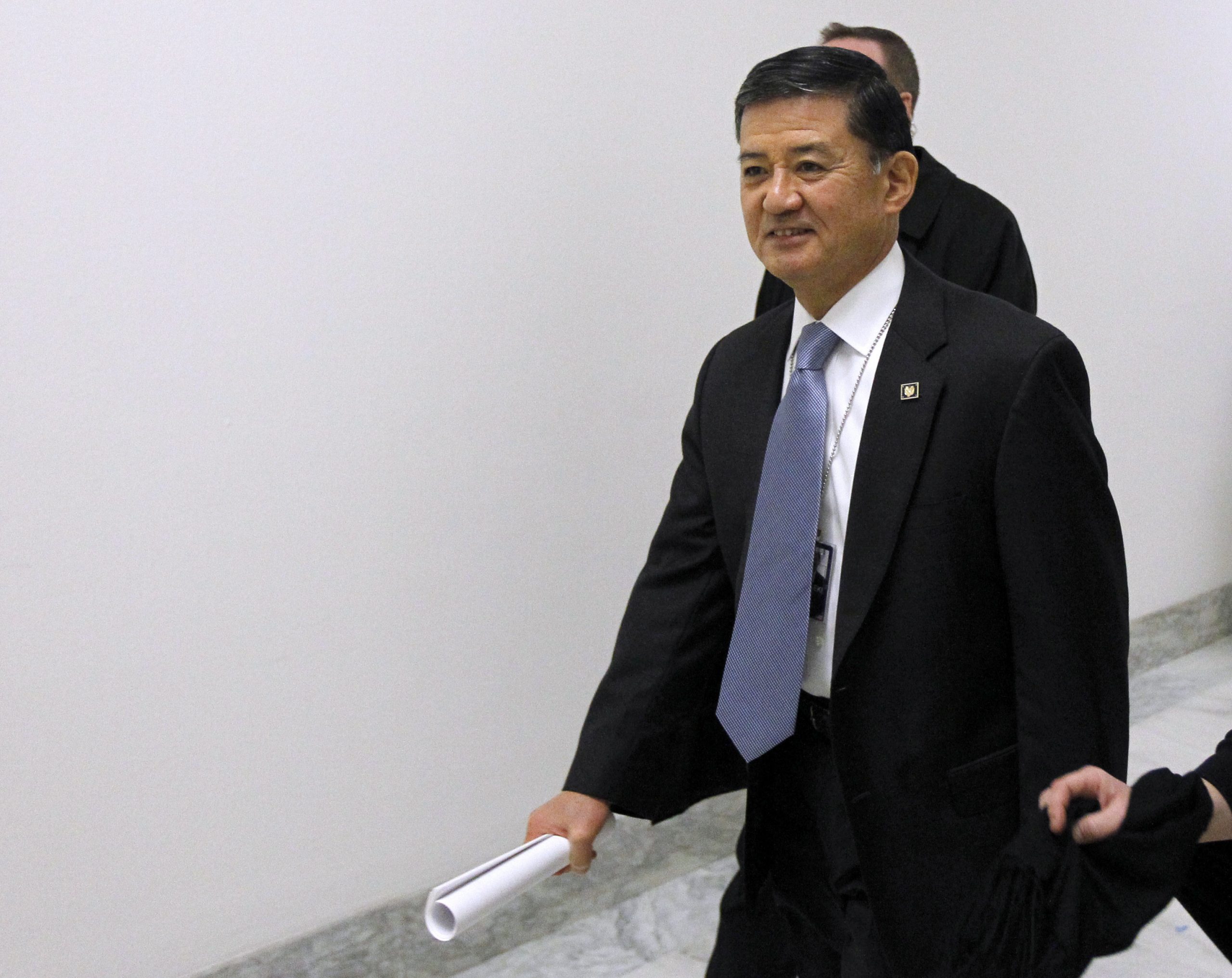 Congressmen want Phoenix Veterans Affairs health chief removed