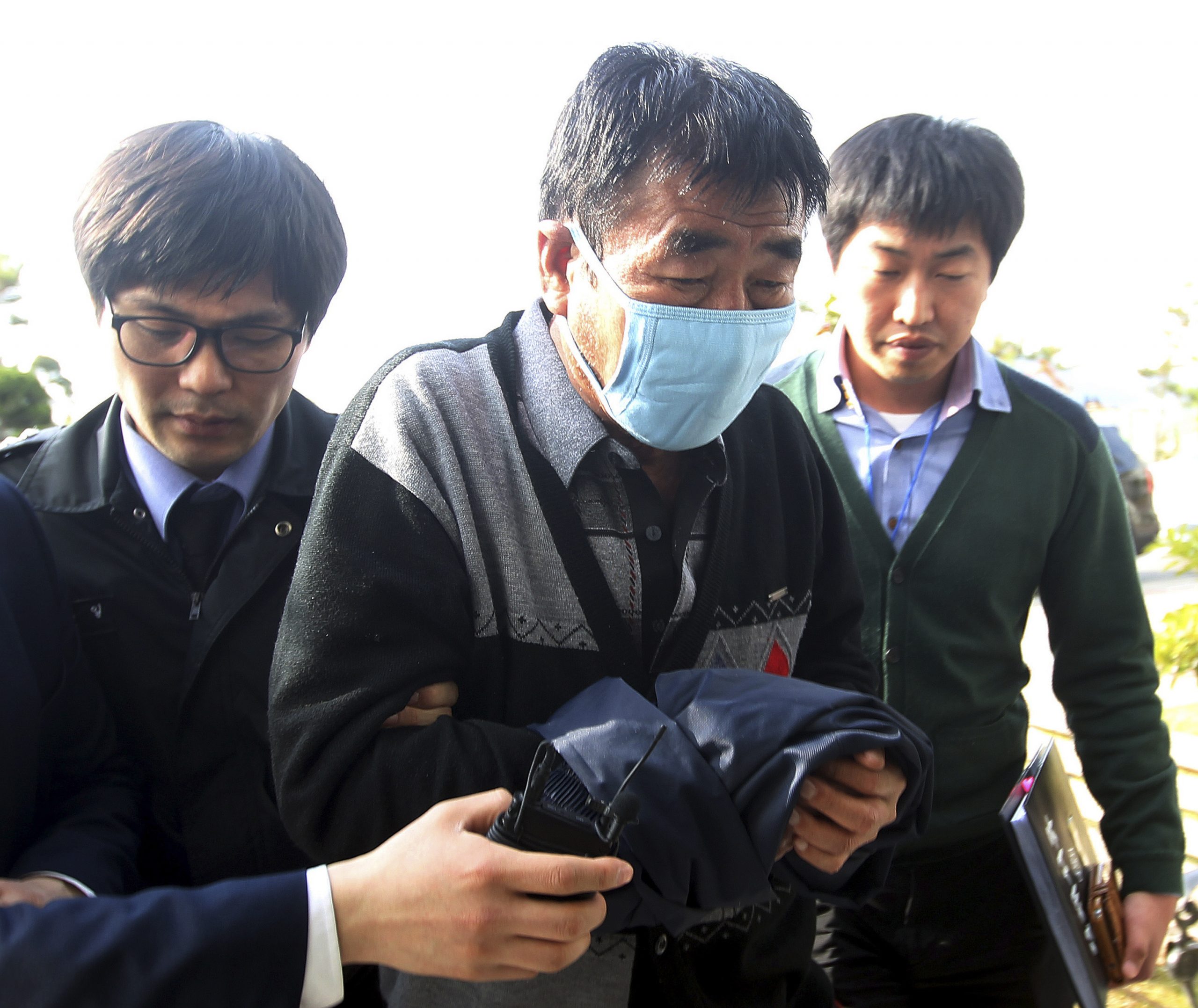 Acts of bravery emerge from pilloried ship crew