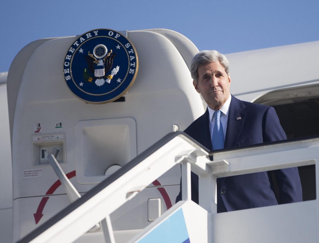 Senators demand Kerry release letters on Iran sanctions