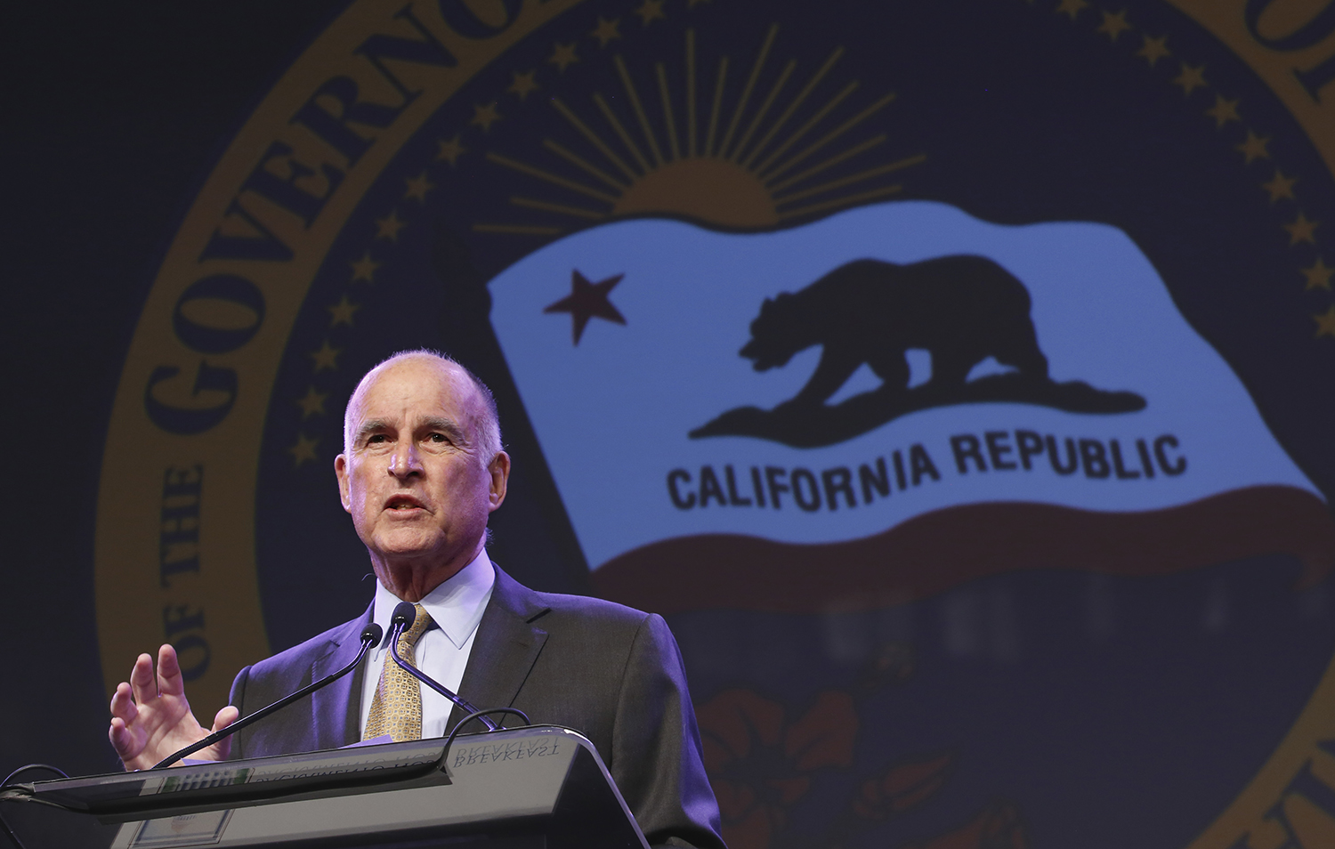 Jerry Brown signs bill to make California the first state to require corporate boards to include women