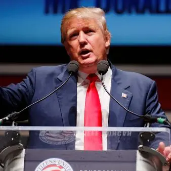 Trump Defiant at GOP Debate