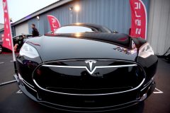 Tesla supports law that forces competitors to give Tesla free money