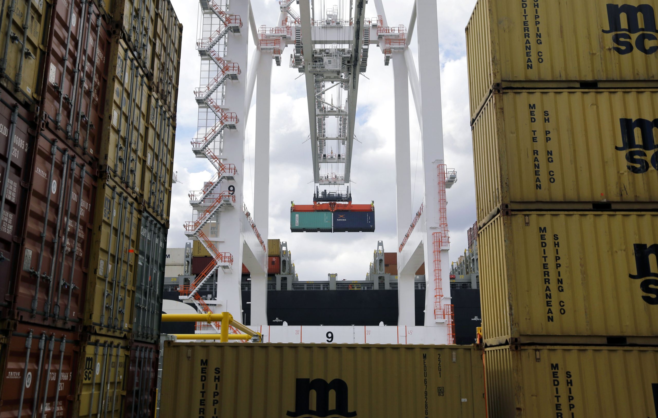 US trade deficit declines to $34.3B billion