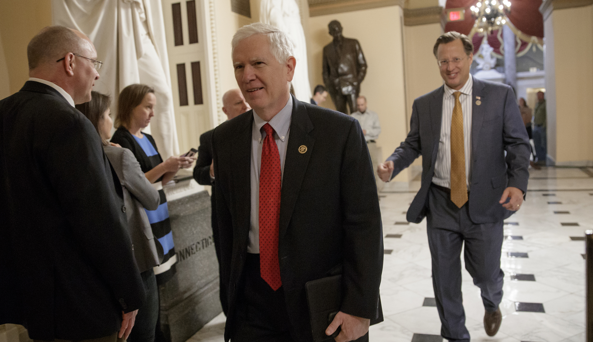 In bizarre campaign move, Rep. Mo Brooks encourages Jeff Sessions to retake his Senate seat