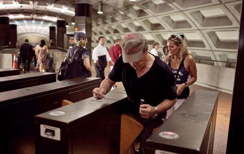 Congress is expected on Friday to approve a transportation bill that would adopt federal safety standards for transportation agencies like Metro. (Examiner file photo)