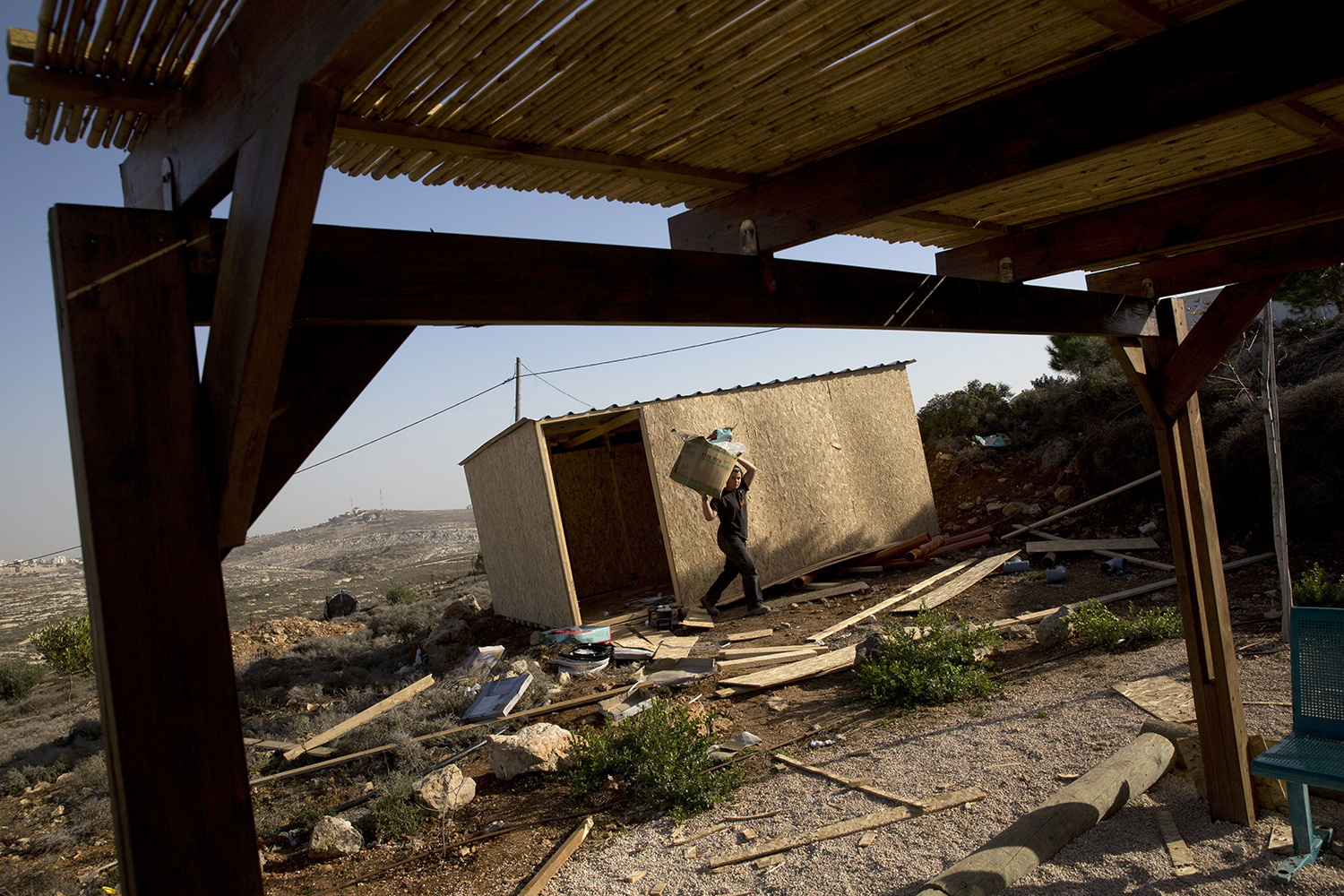 With Trump in office, Israel resumes building settlements