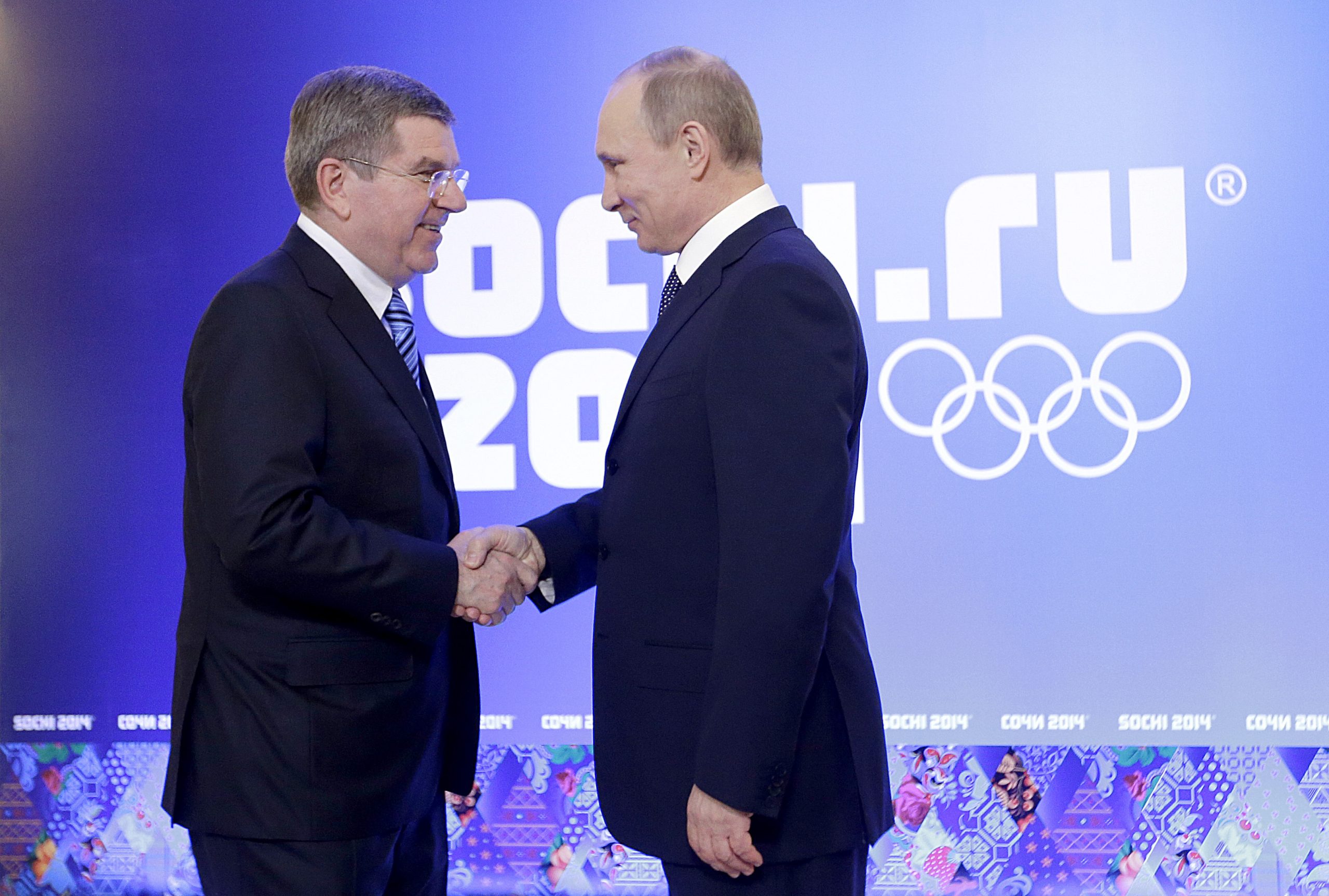 Bach slams politicians over Sochi Olympics