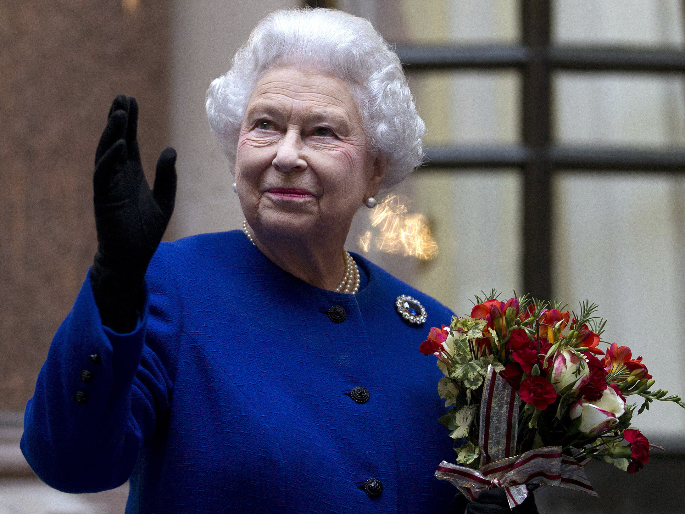 UK: Queen hospitalized over stomach illness