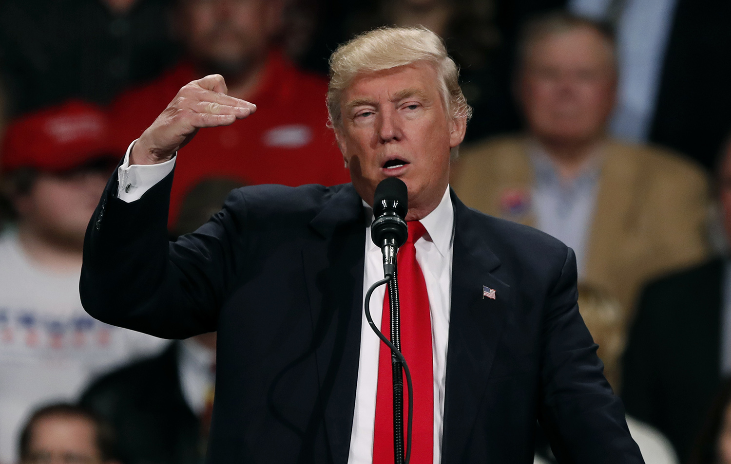 Ethics groups urge Trump to divest