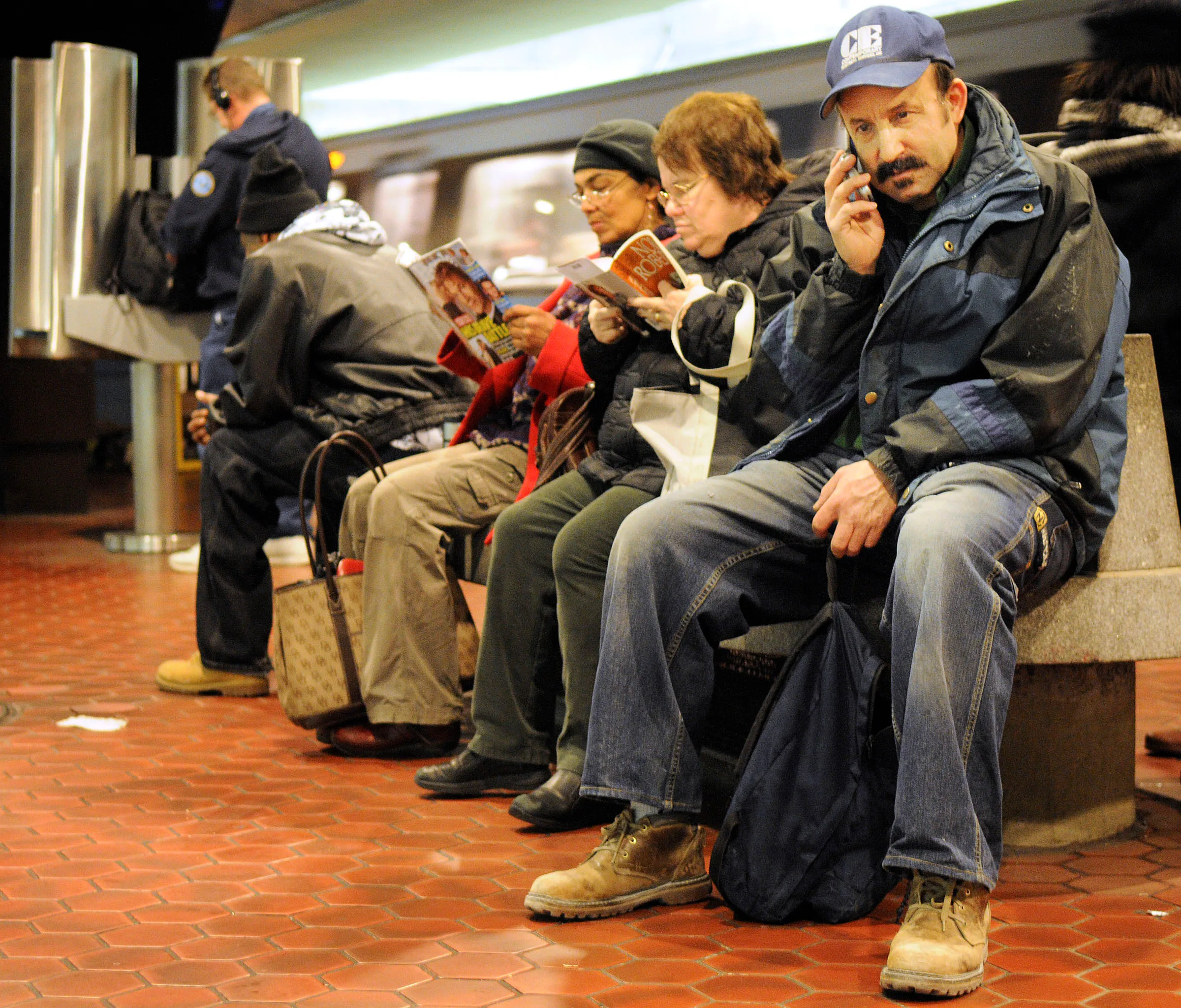 Riders report spotty WMATA cell phone service