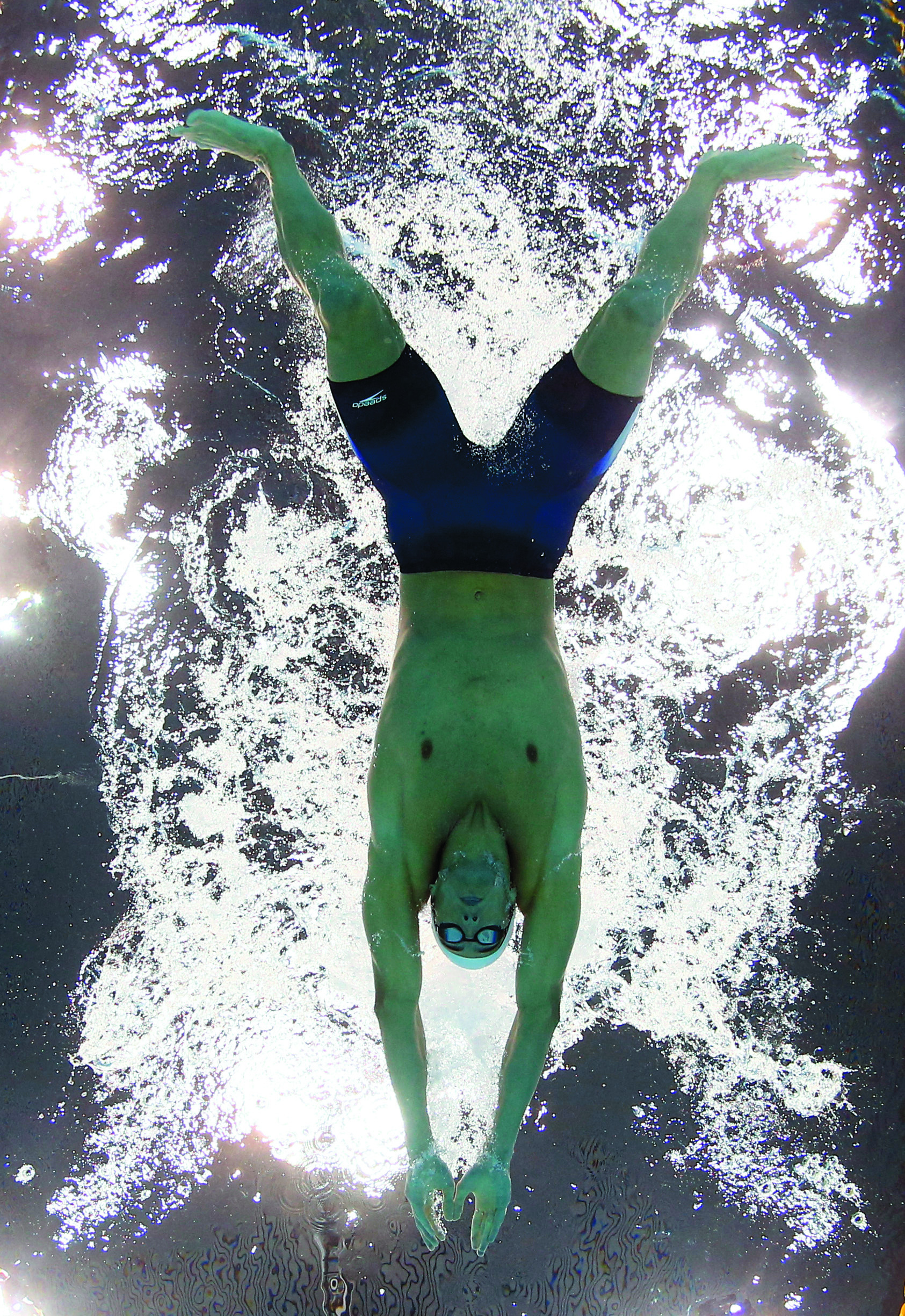 Lochte wins 400 IM in blowout; Phelps finishes 4th