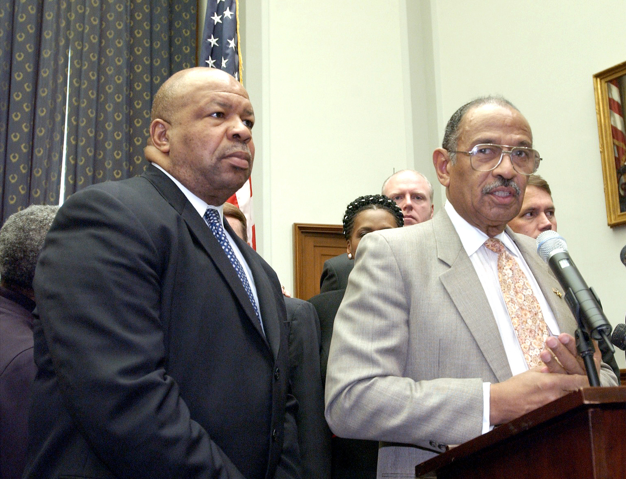 House Dems demand hunt for FBI leaks