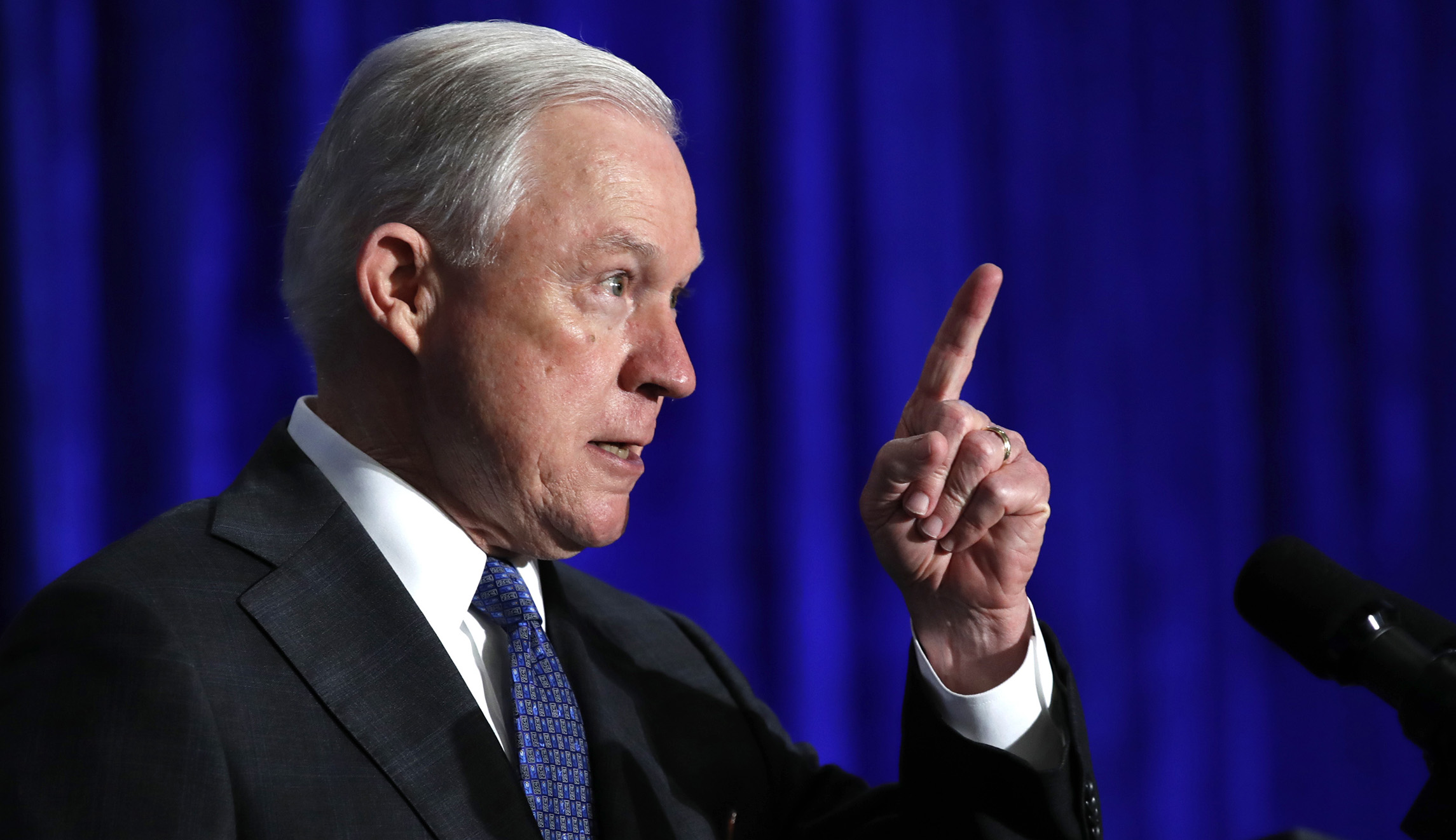 Jeff Sessions: Sanctuary city policies ‘endanger’ Chicago