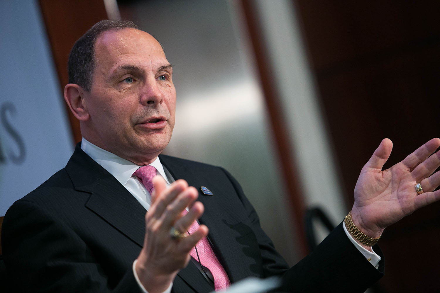 Sources: Veterans Affairs misleading Trump on health of agency