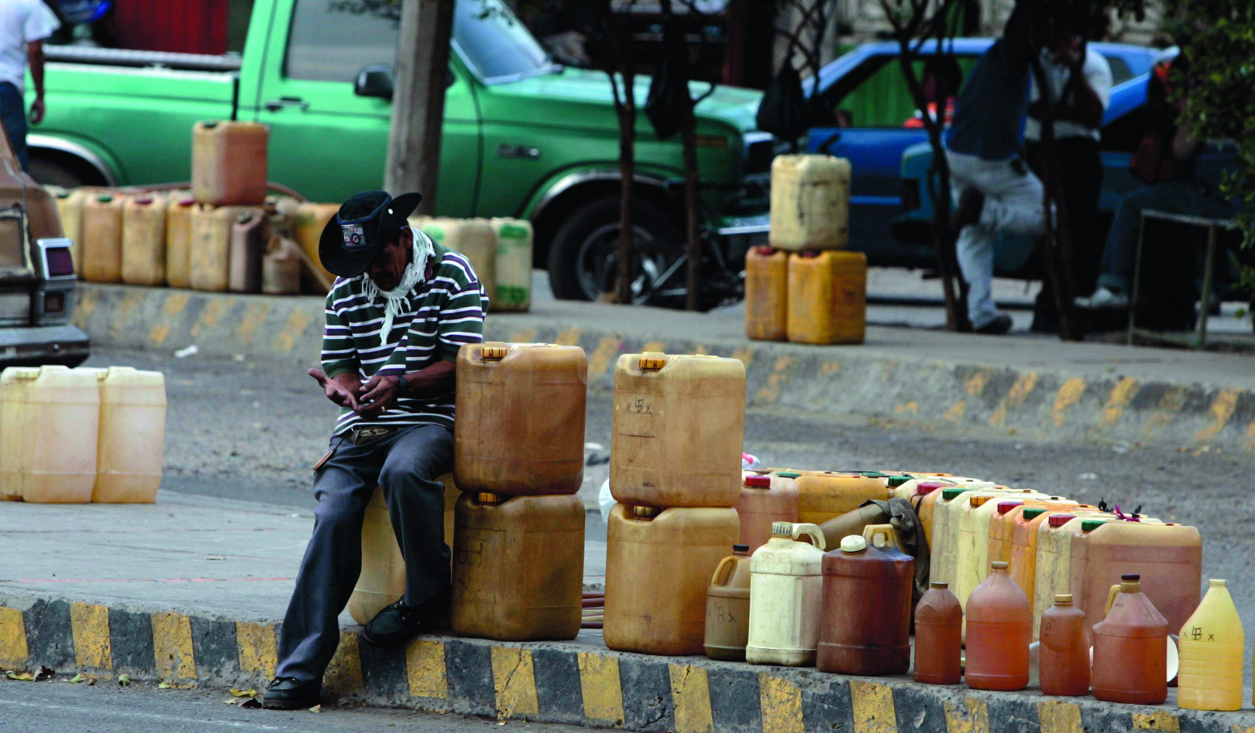 Chavez’s gasoline rationing plan causes uproar