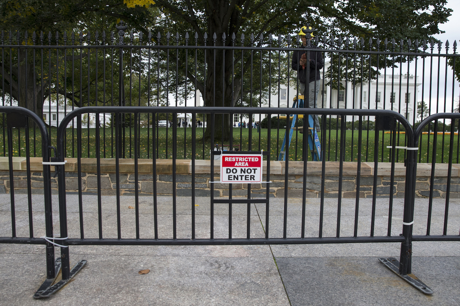 Chaffetz: Intruder able to ‘rattle’ White House door handle