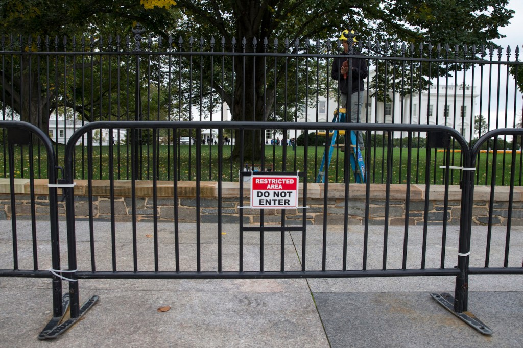 Chaffetz: Intruder able to ‘rattle’ White House door handle