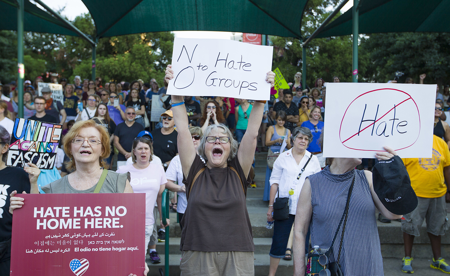 Senate unanimously passes resolution condemning hate groups