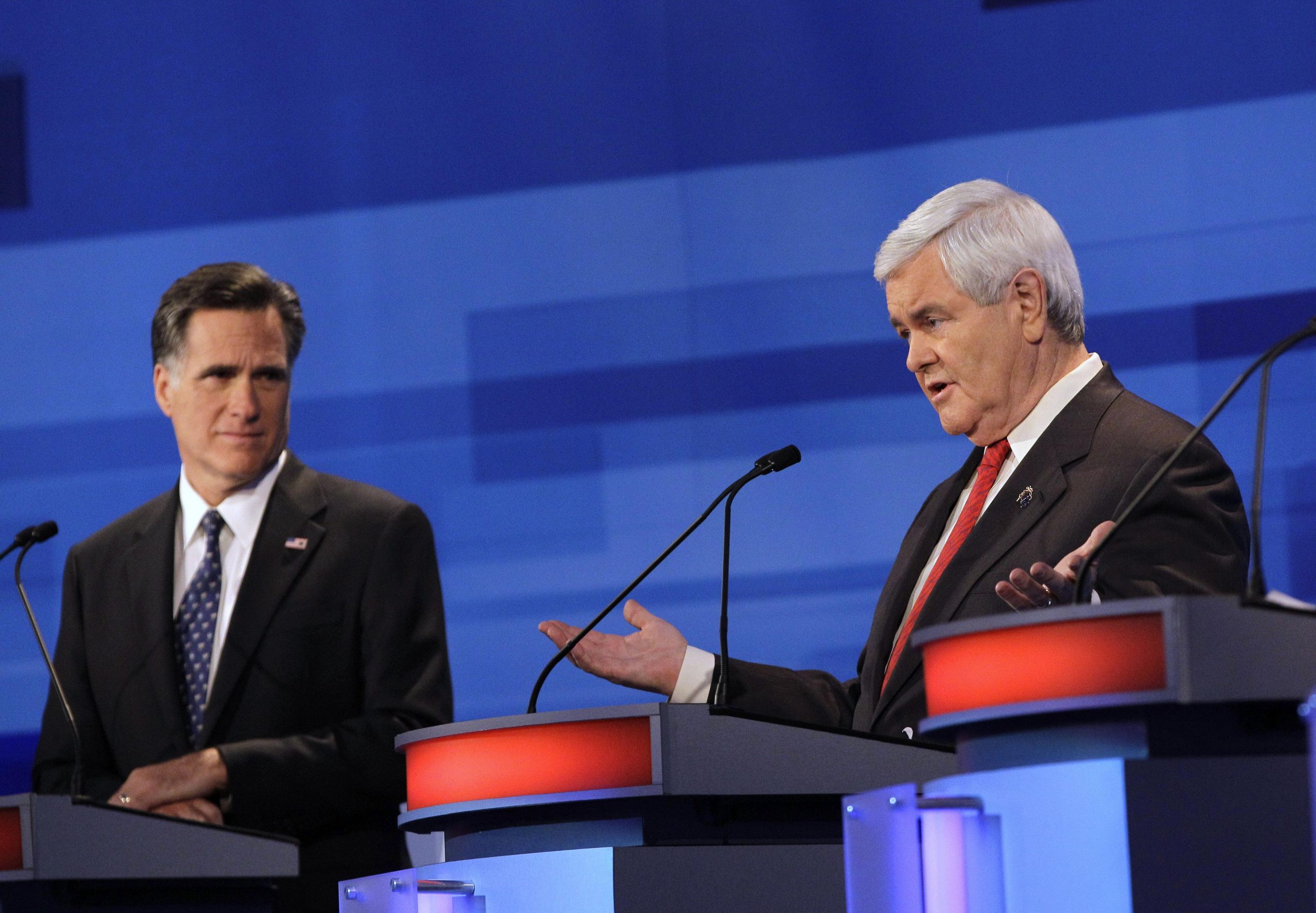 Underdogs snap at leaders in Iowa debatefest