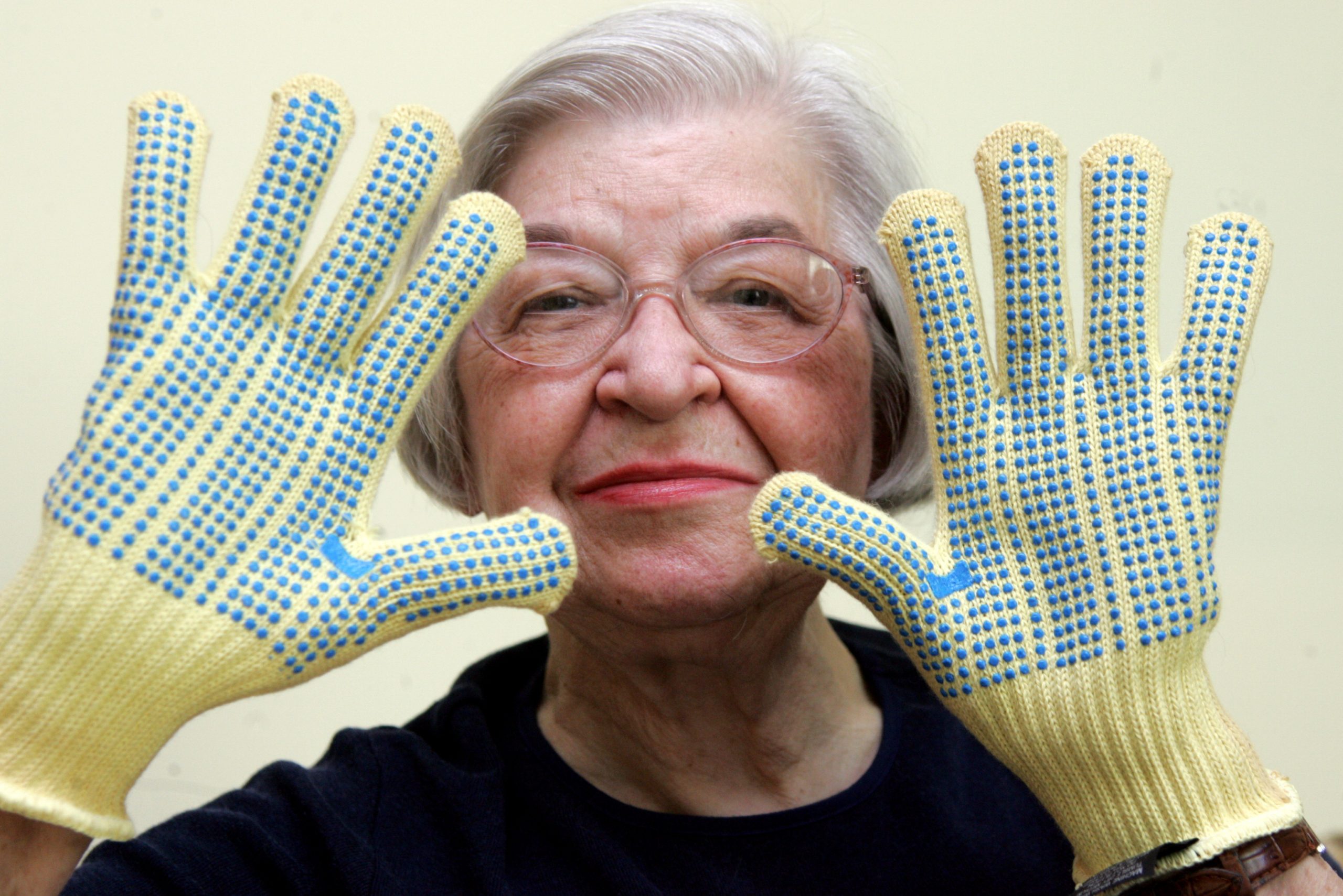 Stephanie Kwolek, Kevlar inventor, dies at 90