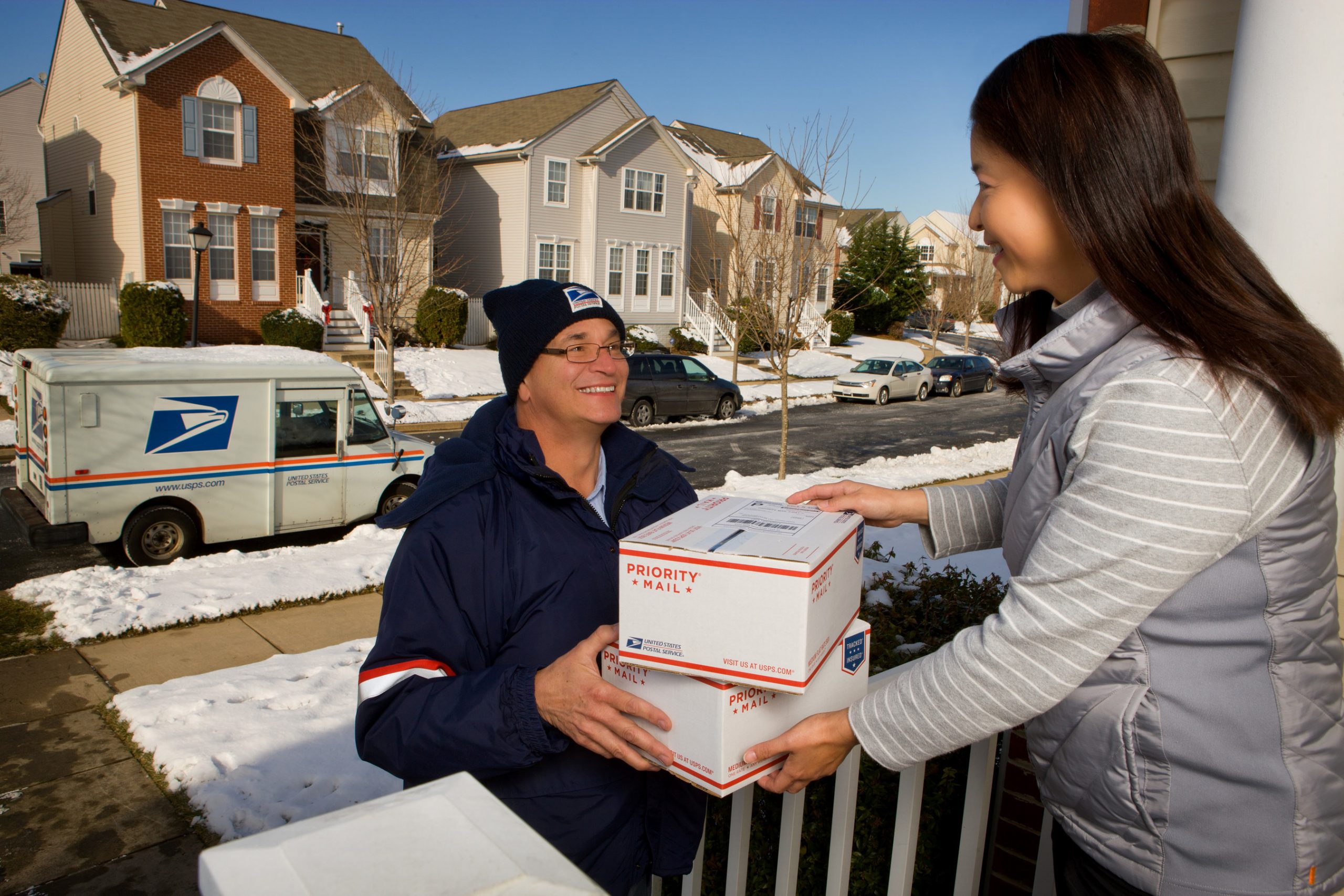Watchdog urges Postal Service to adopt private sector policies