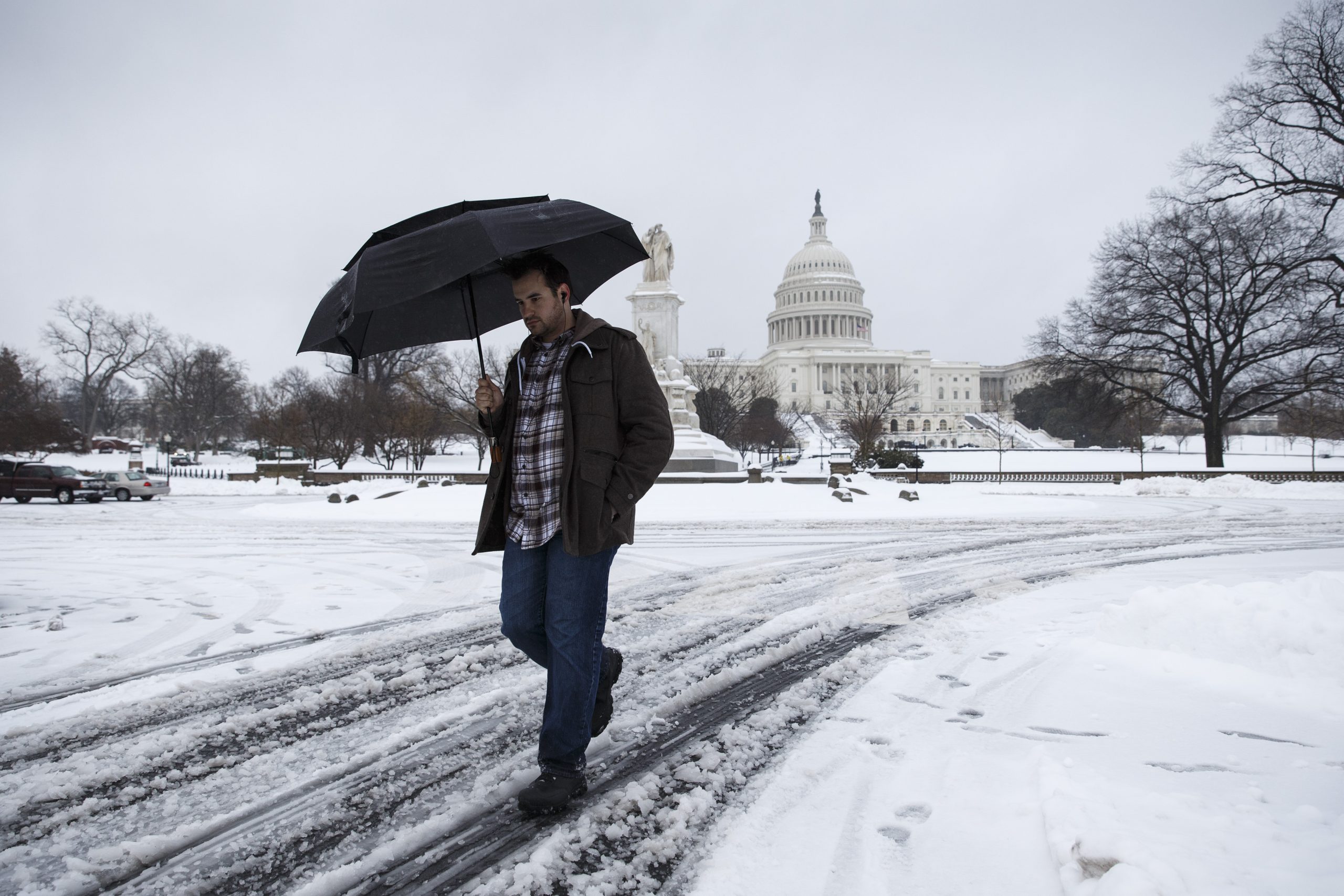 Nation’s capital region shuts down after snowfall
