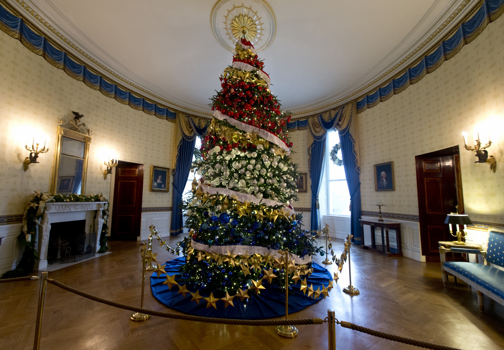 Melania Trump to accept White House Christmas tree next week