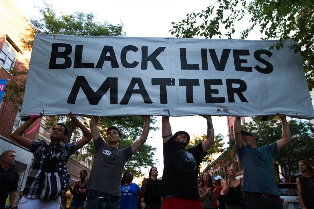 ‘We’re going to burn this’: Protesters surround police behind White House after arrest