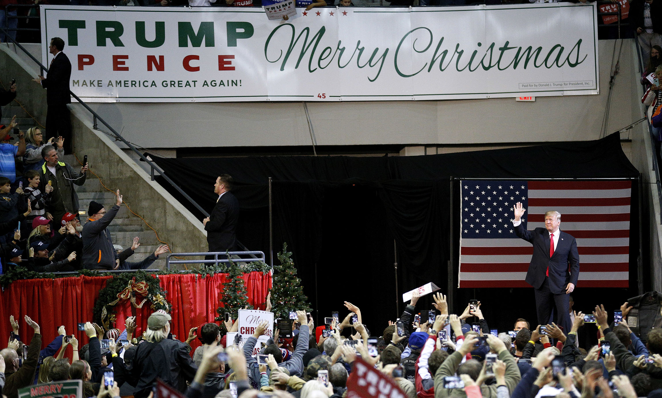 Trump calls for Washington Post reporter to be fired for tweet about crowd size at Pensacola rally