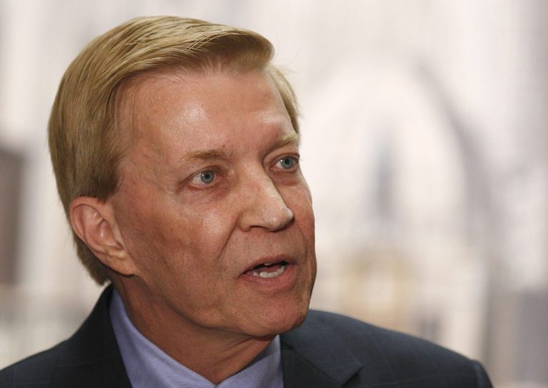 In this Nov. 2, 2011 photo, Chicago City Council member Robert Fioretti, left, speaks at a news conference in Chicago. Firoetti announced his candidacy for Chicago Mayor Saturday Sept. 13, 2014 in Chicago. Fioreti will be challenging Mayor Rahm Emanuel and possibly Chicago Teachers Union President Karen Lewis who has started circulating petitions but isn't yet saying whether she'll run in the upcoming mayoral election in February. (AP Photo/M. Spencer Green)