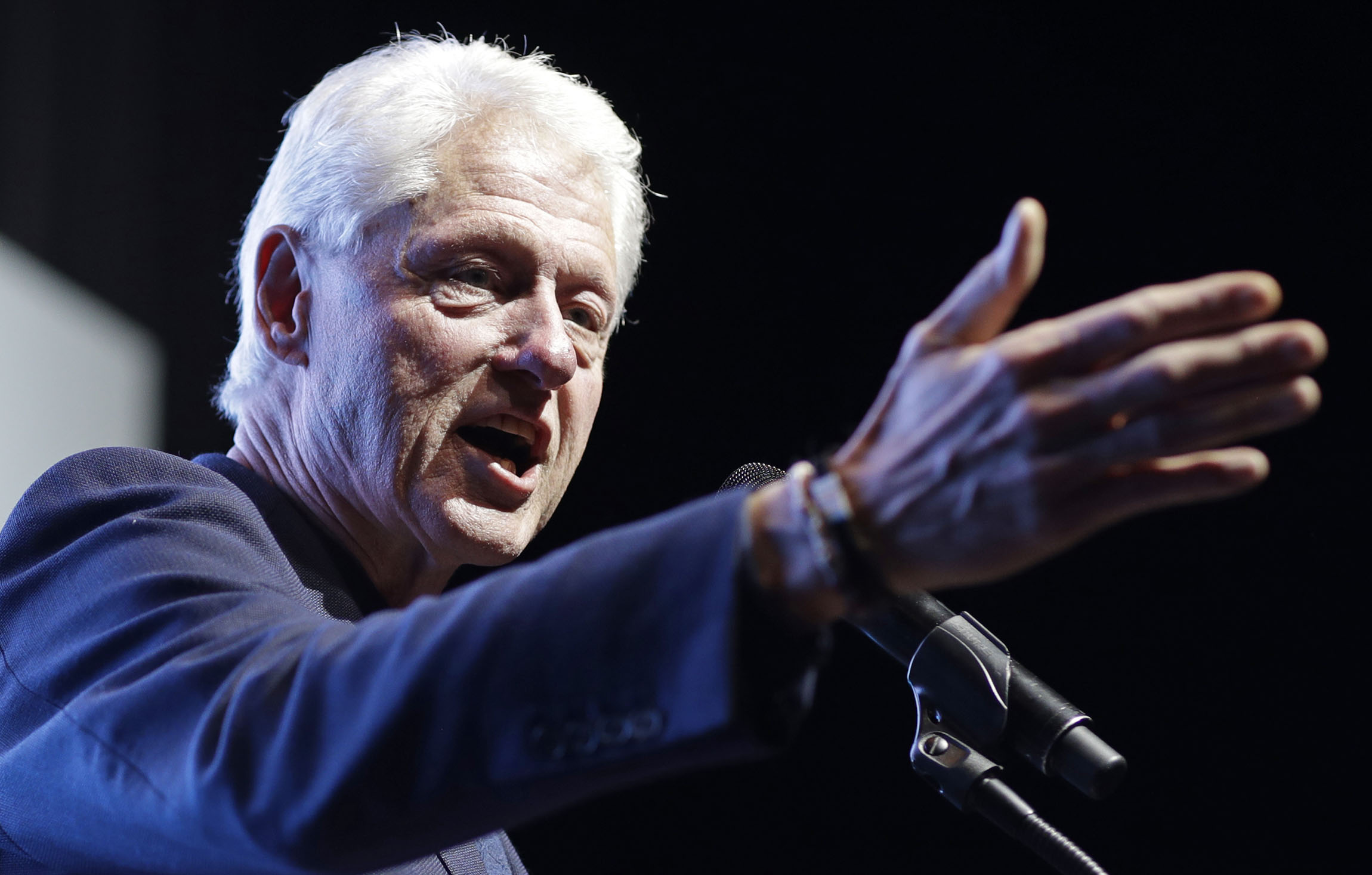 Clinton clarifies that he called Trump, not the other way around