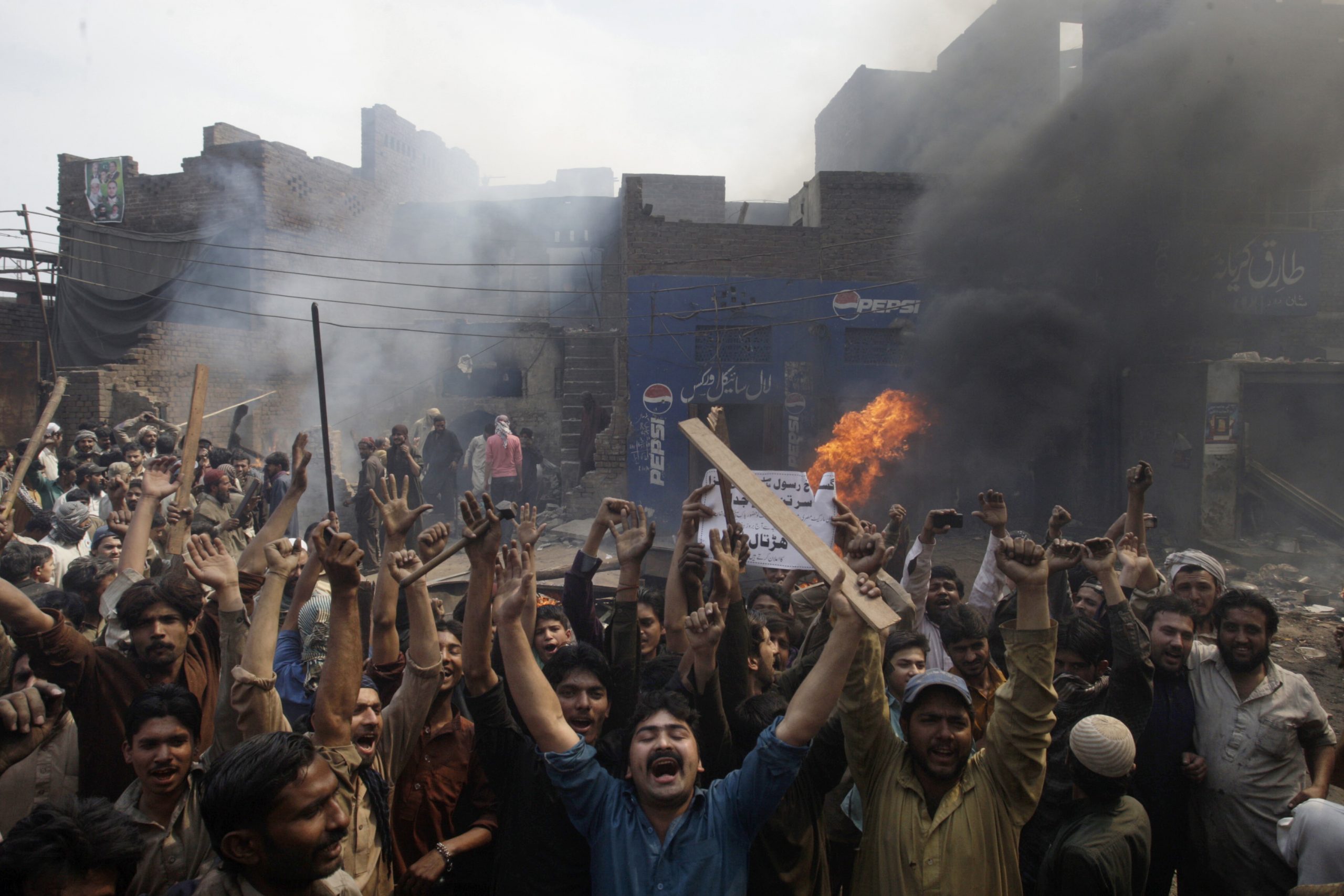 Christian protesters, police clash in Pakistan