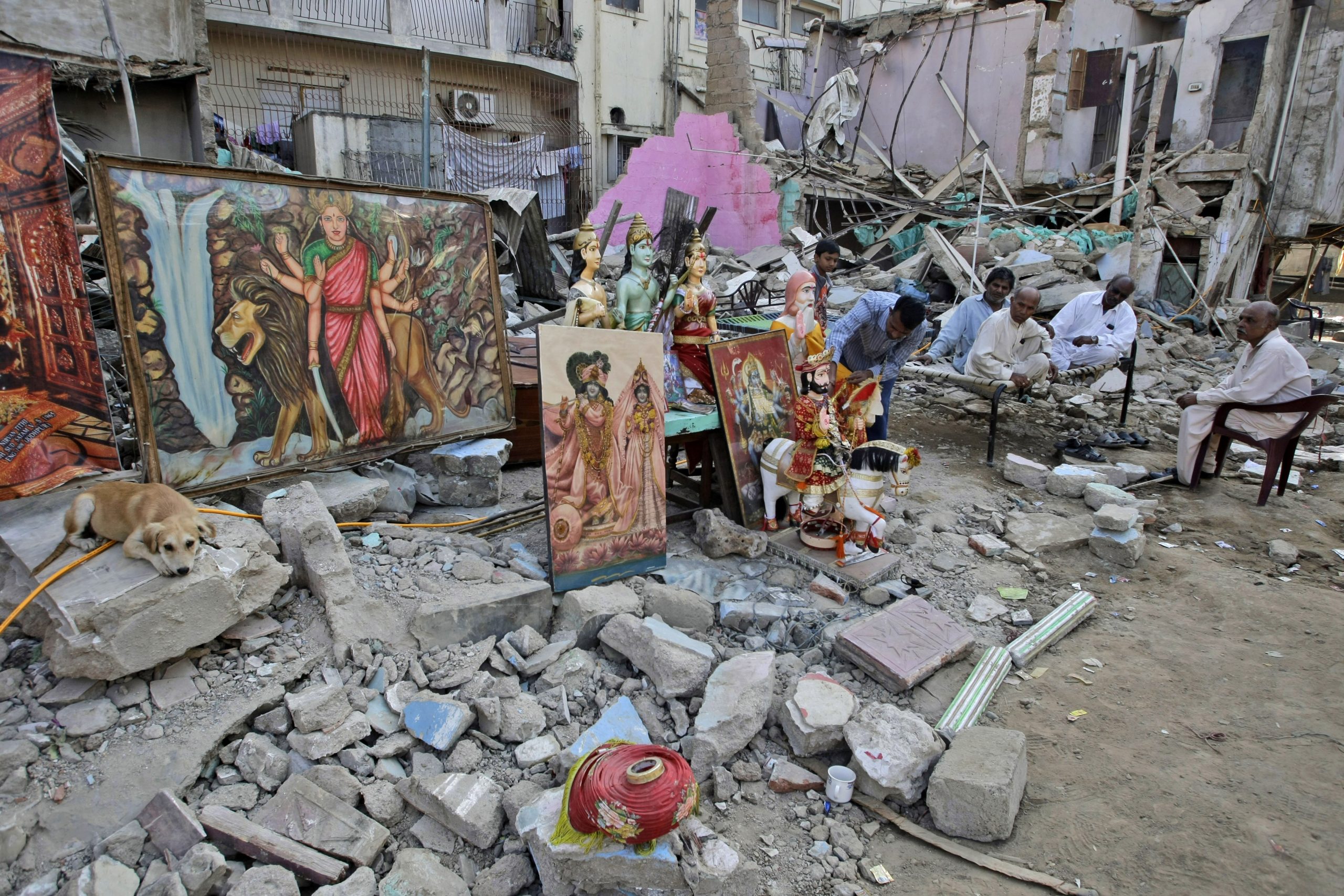 Pakistani Hindus protest destruction of temple