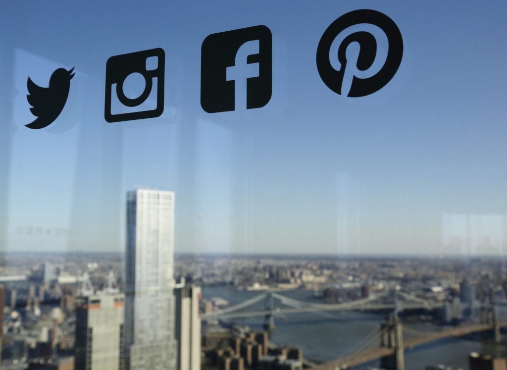 FCC plan to regulate online privacy exempts social media giants
