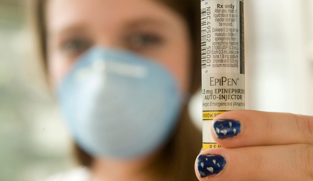 White House not ready to blast EpiPen maker