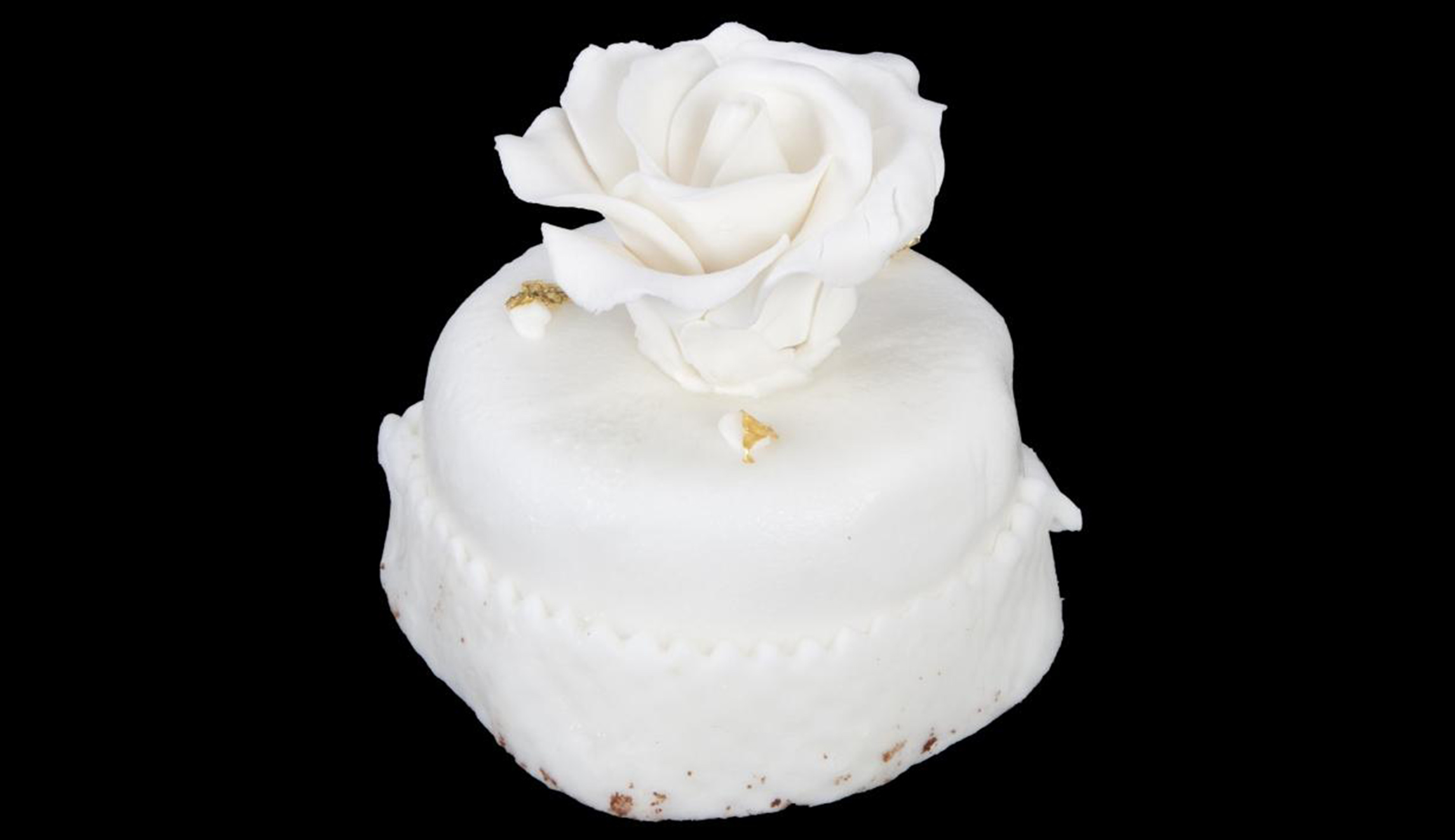 Cake from Trump’s 2005 wedding goes up for auction