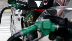 At oil industry request, EPA delays switch to cleaner-burning summer gasoline