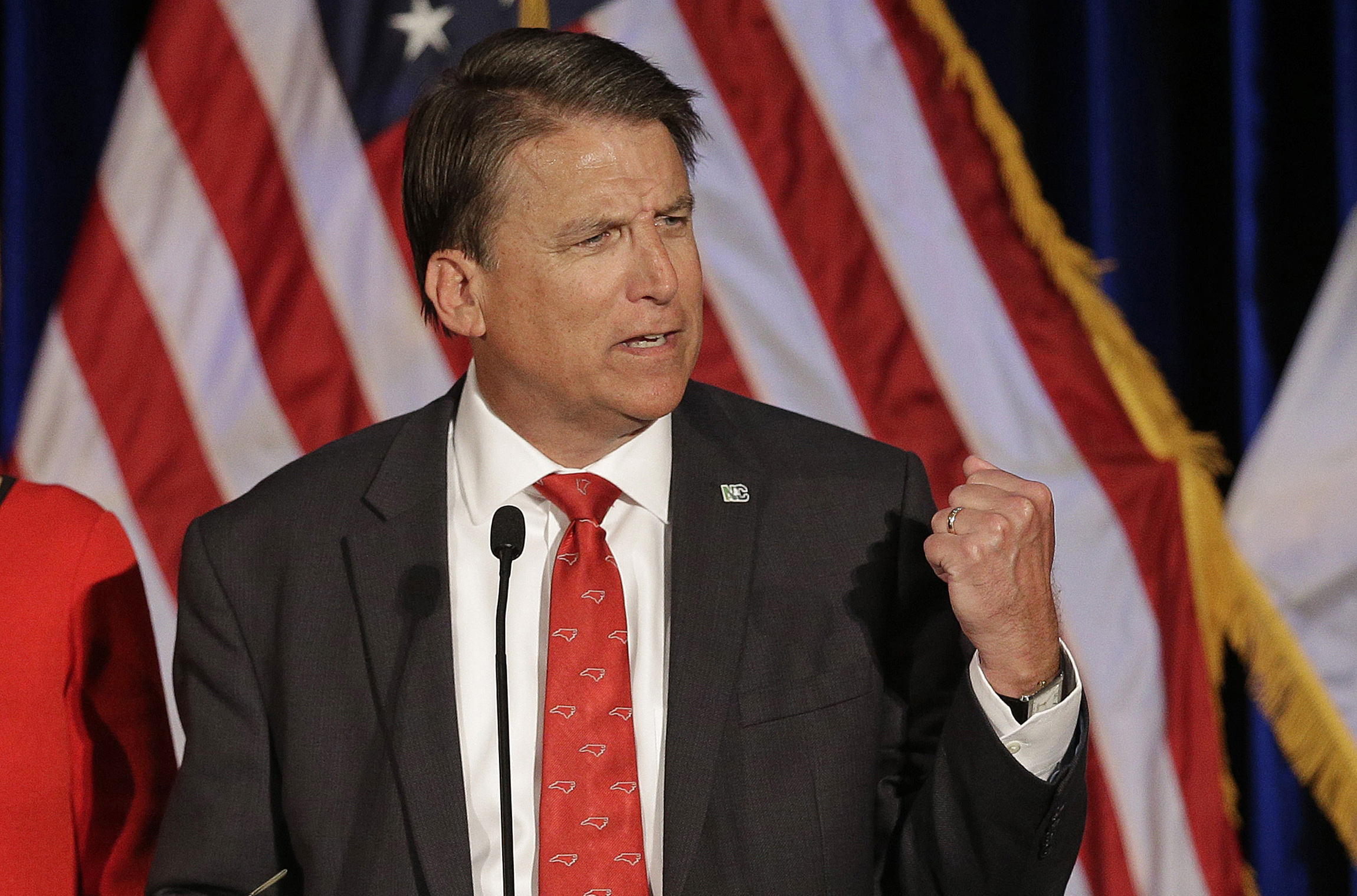 Outgoing NC governor signs law limiting Dem successor’s power